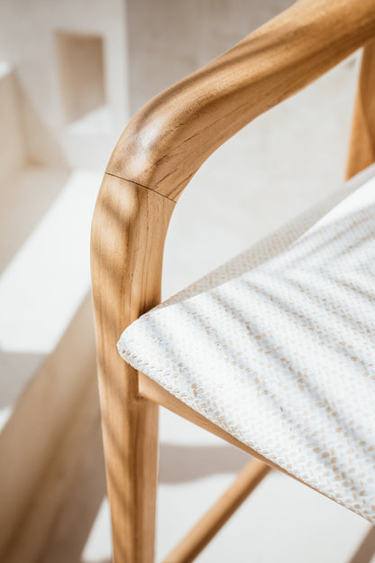 Sgabello da bar Emma Tight in rattan intrecciato e teak