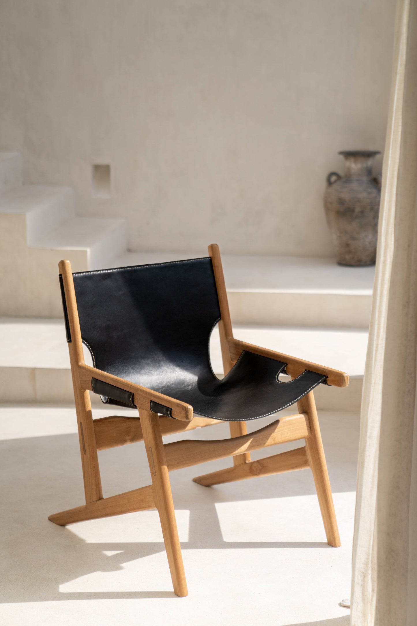 Poltrona Leo in teak e pelle