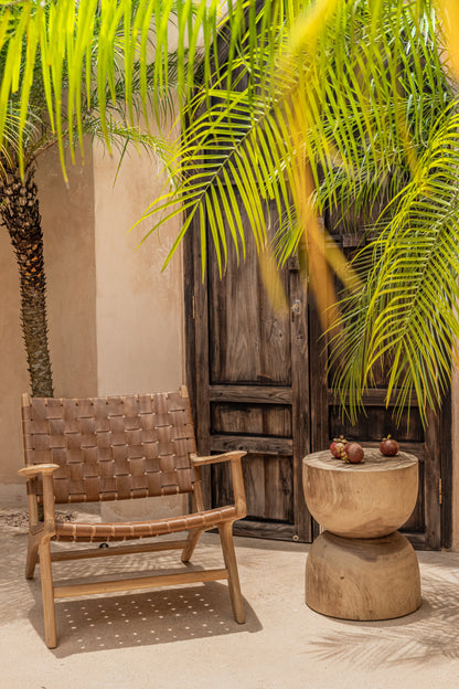 Poltrona Amara in teak e pelle intrecciata