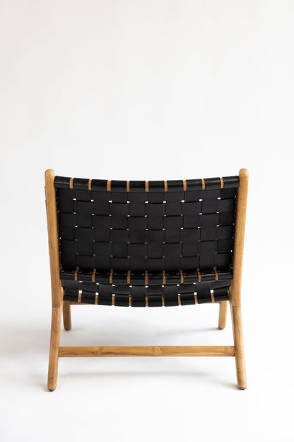 Poltrona Amara in teak e pelle intrecciata