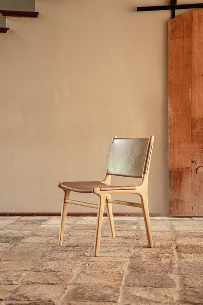 Sedia da pranzo Ashta in teak e pelle