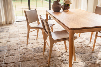 Sedia da pranzo Ashta in teak e pelle