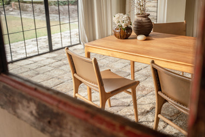 Sedia da pranzo Ashta in teak e pelle