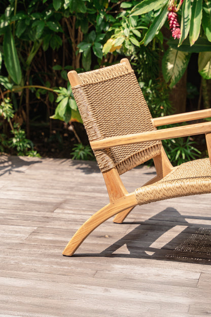 Poltrona Sasha in teak per interni ed esterni