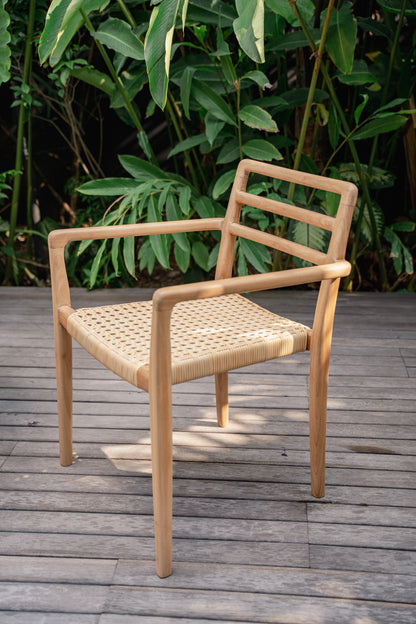 Sedia da pranzo impilabile in teak per interni ed esterni Taman