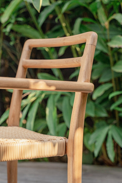 Sedia da pranzo impilabile in teak per interni ed esterni Taman