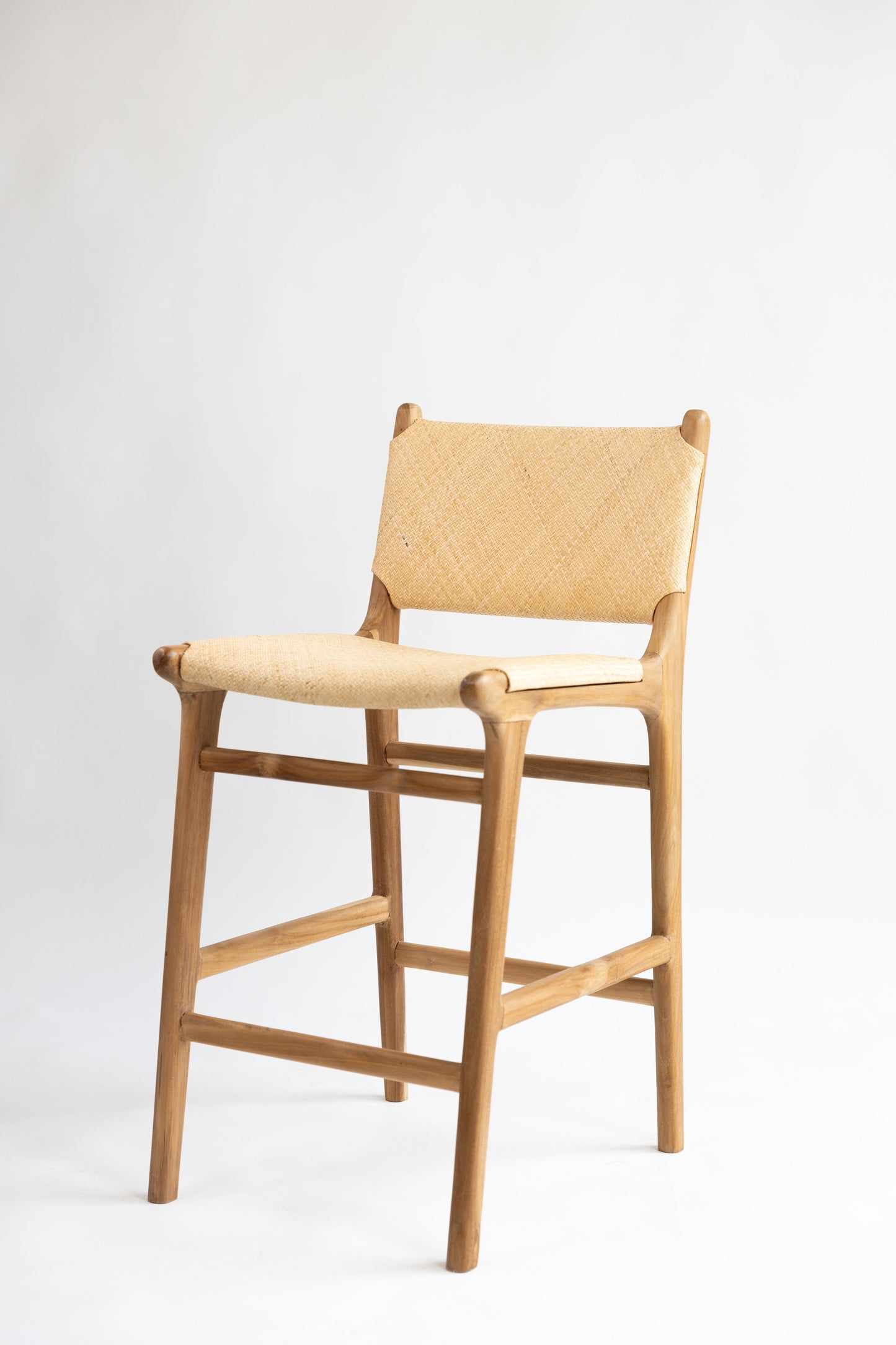 Sgabello da bar Lily Tight in rattan intrecciato e teak