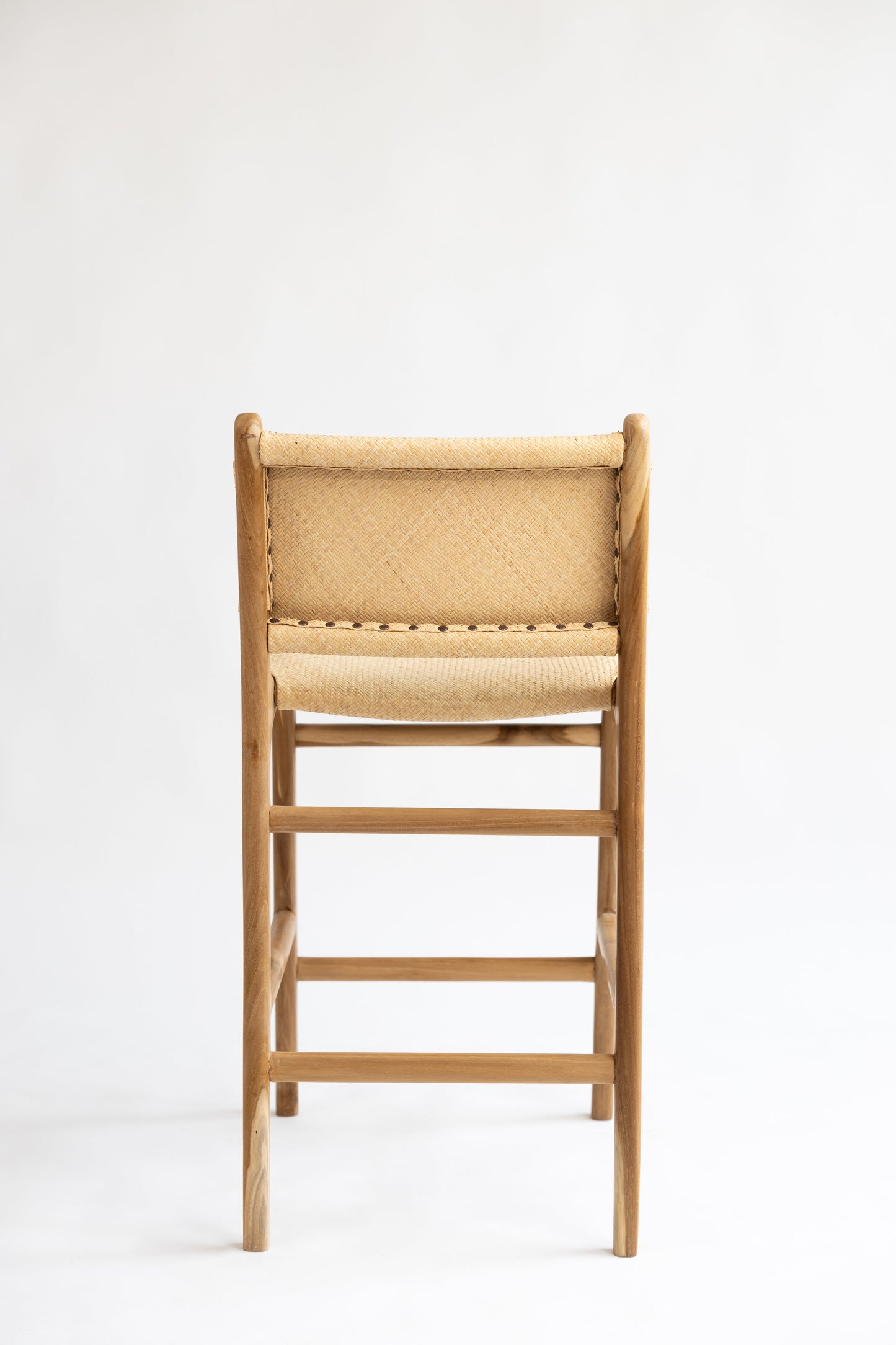 Sgabello da bar Lily Tight in rattan intrecciato e teak