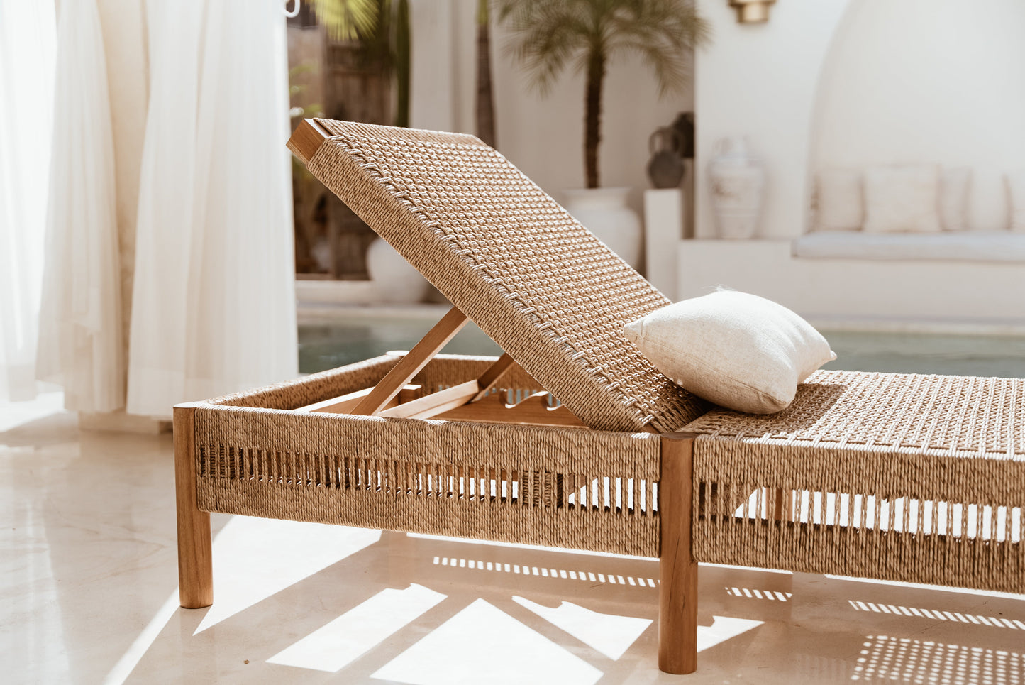 Lettino prendisole in teak per esterni Ayana