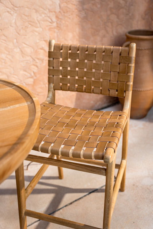 Sgabello da bar Davina in teak e pelle intrecciata