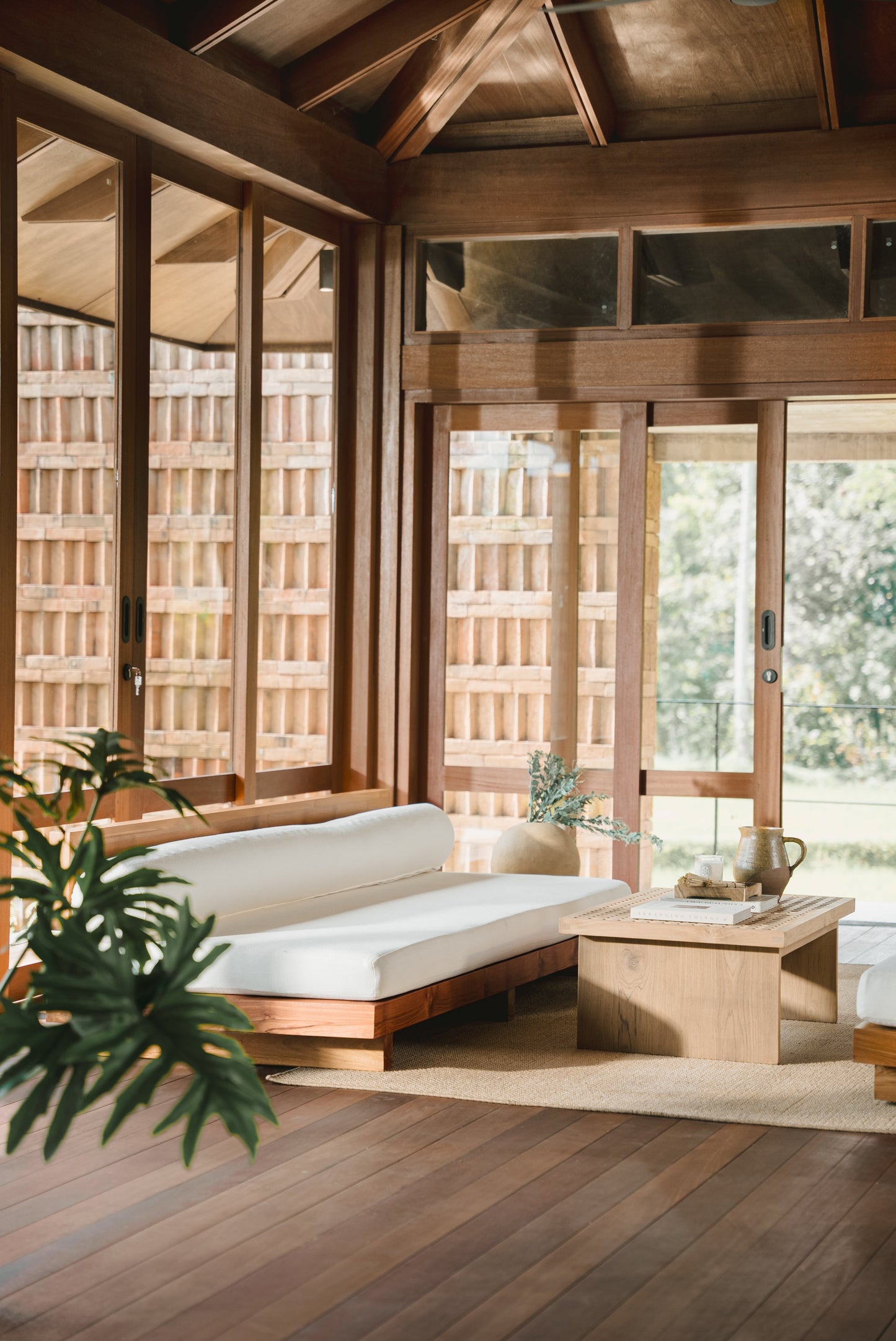 Divano letto da giorno in teak per interni ed esterni Inara