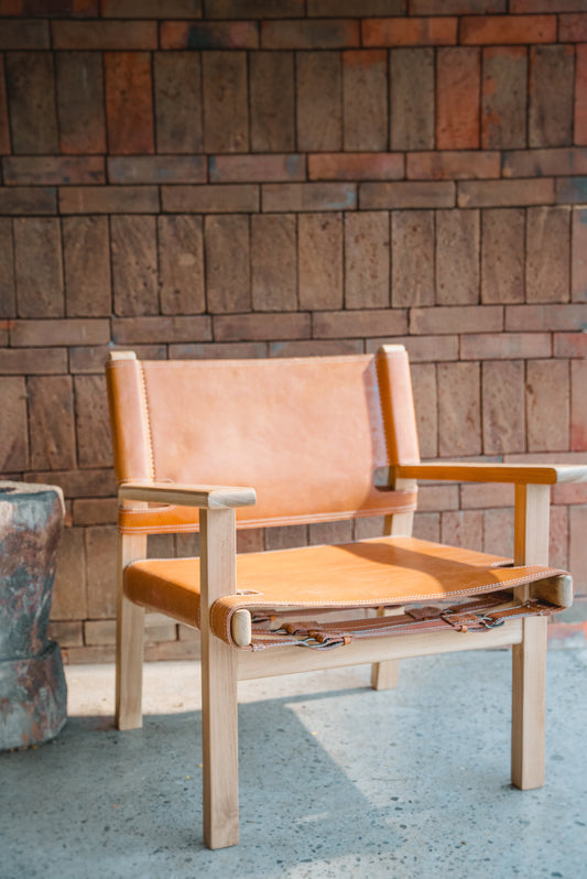 Poltrona Larisa in teak e pelle