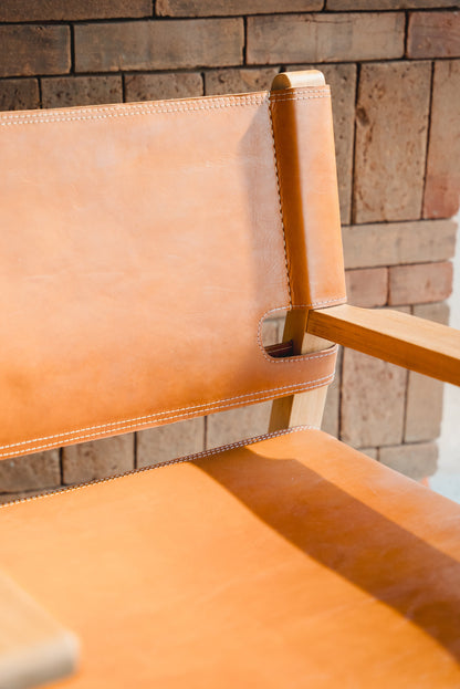 Poltrona Larisa in teak e pelle
