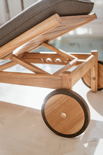 Lettino prendisole in teak per esterni Nandini