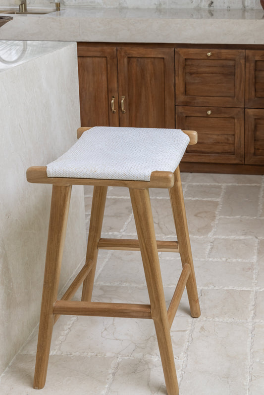 Sgabello da bar senza schienale Mia Tight in rattan intrecciato e teak