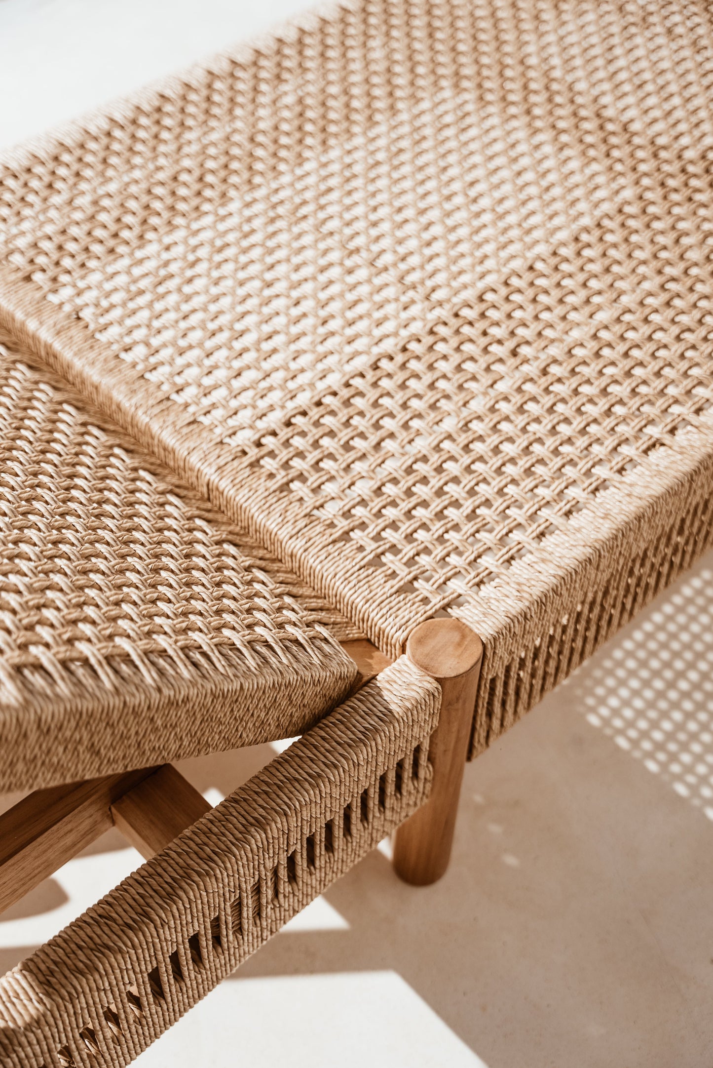 Lettino prendisole in teak per esterni Ayana