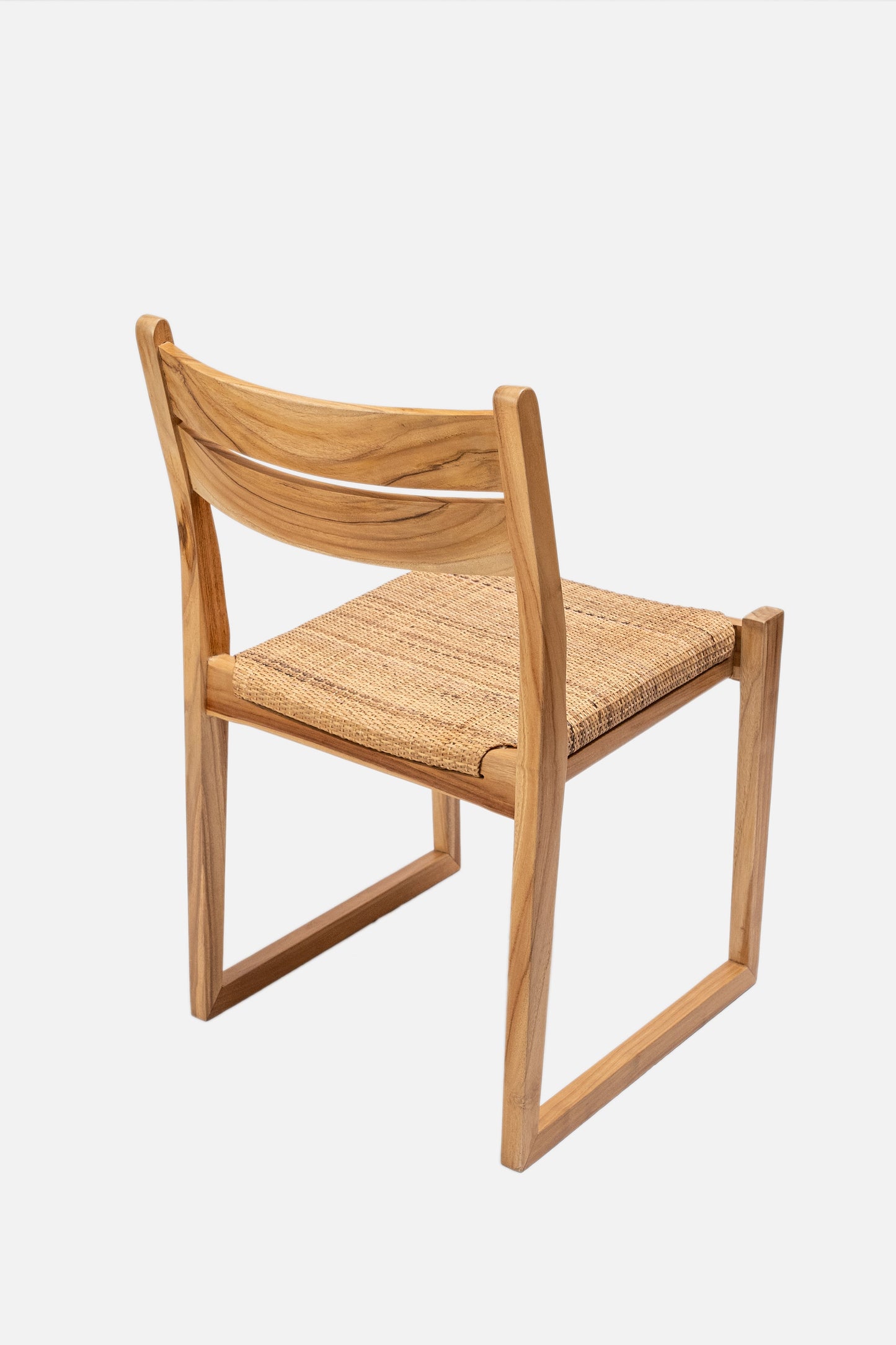 Sedia da pranzo Zuri in teak e rattan intrecciato