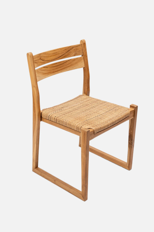 Sedia da pranzo Zuri in teak e rattan intrecciato